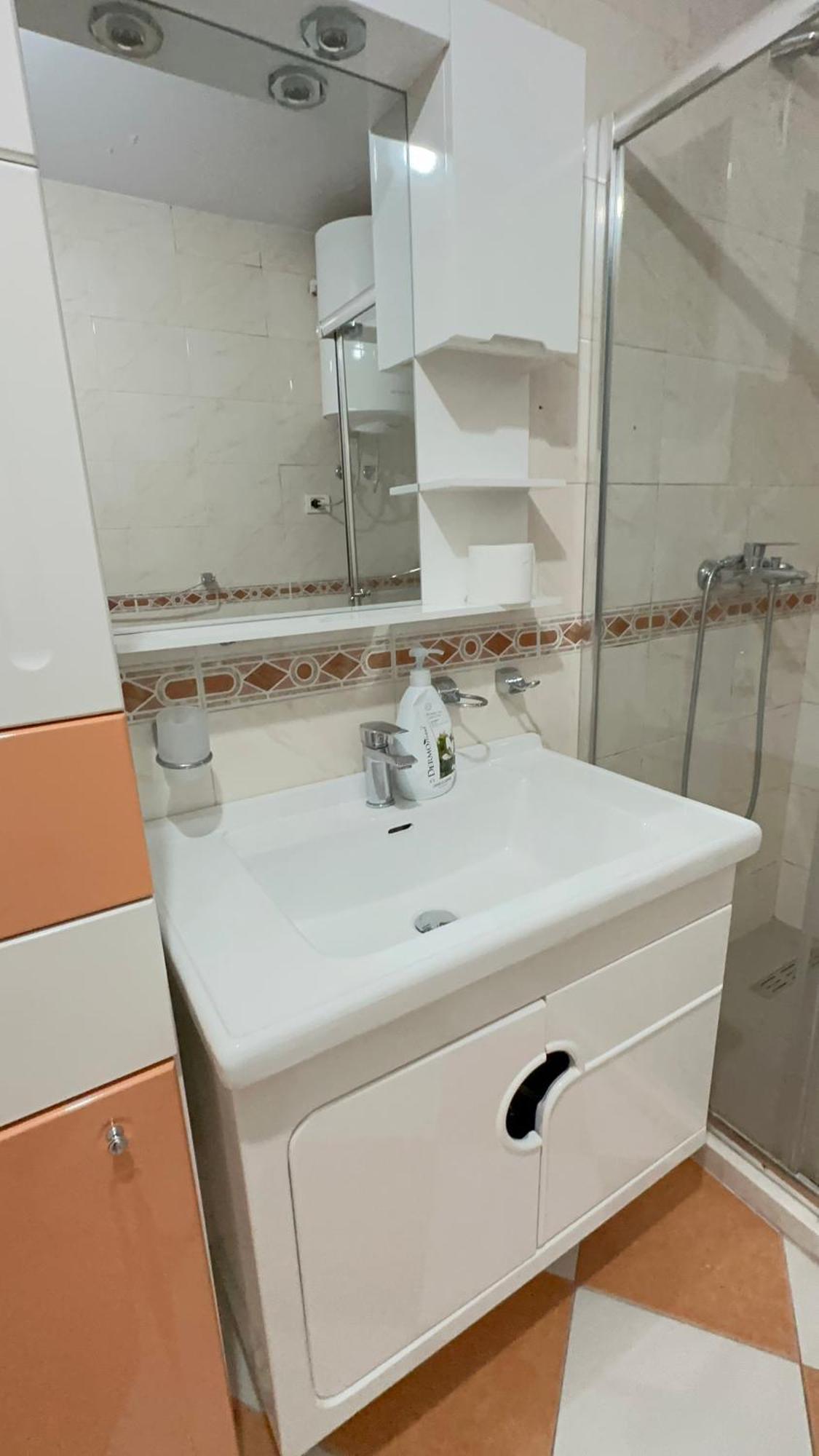 Square Inn Тирана Экстерьер фото