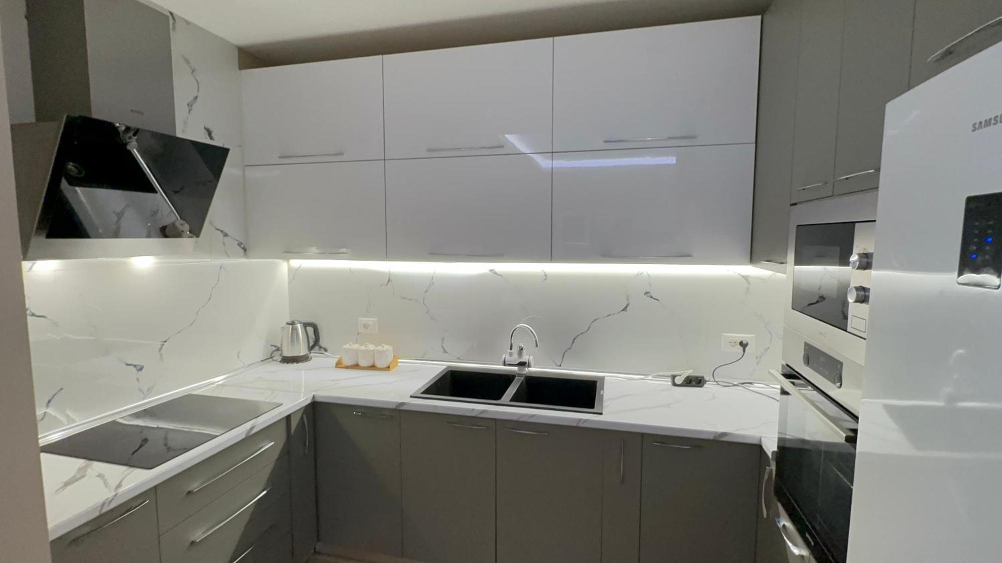 Square Inn Тирана Экстерьер фото