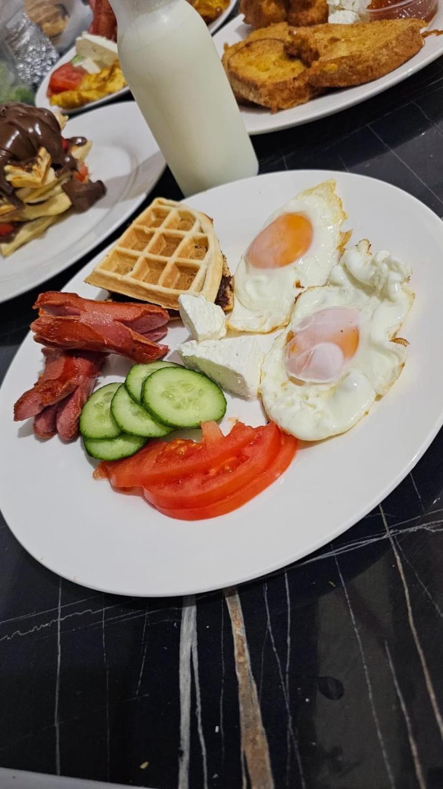 Square Inn Тирана Экстерьер фото